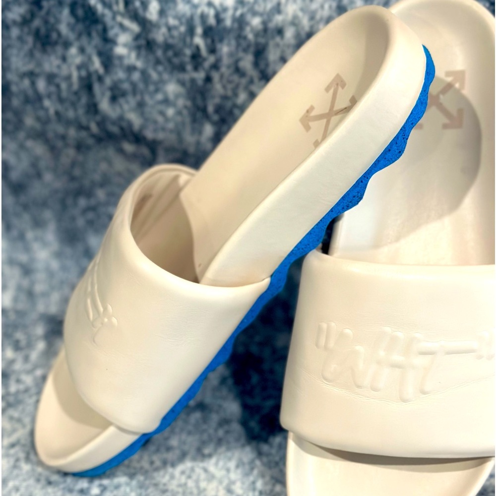 AUTHENTIC OFF-WHITE™
Size 43 UK 10US Two-tone embossed leather slides